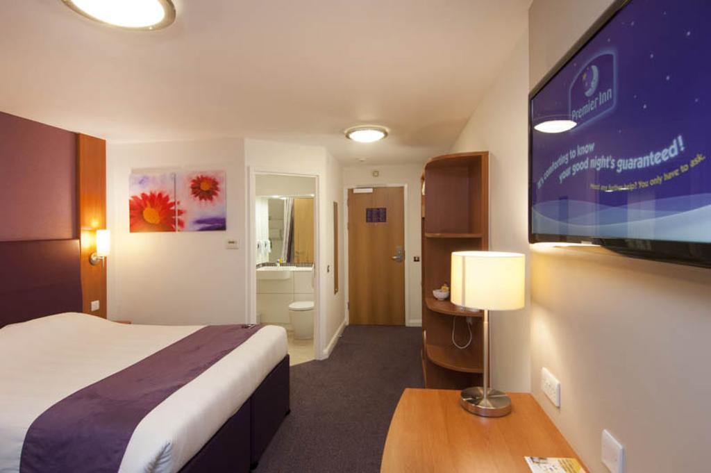 Premier Inn Hemel Hempstead Central Экстерьер фото